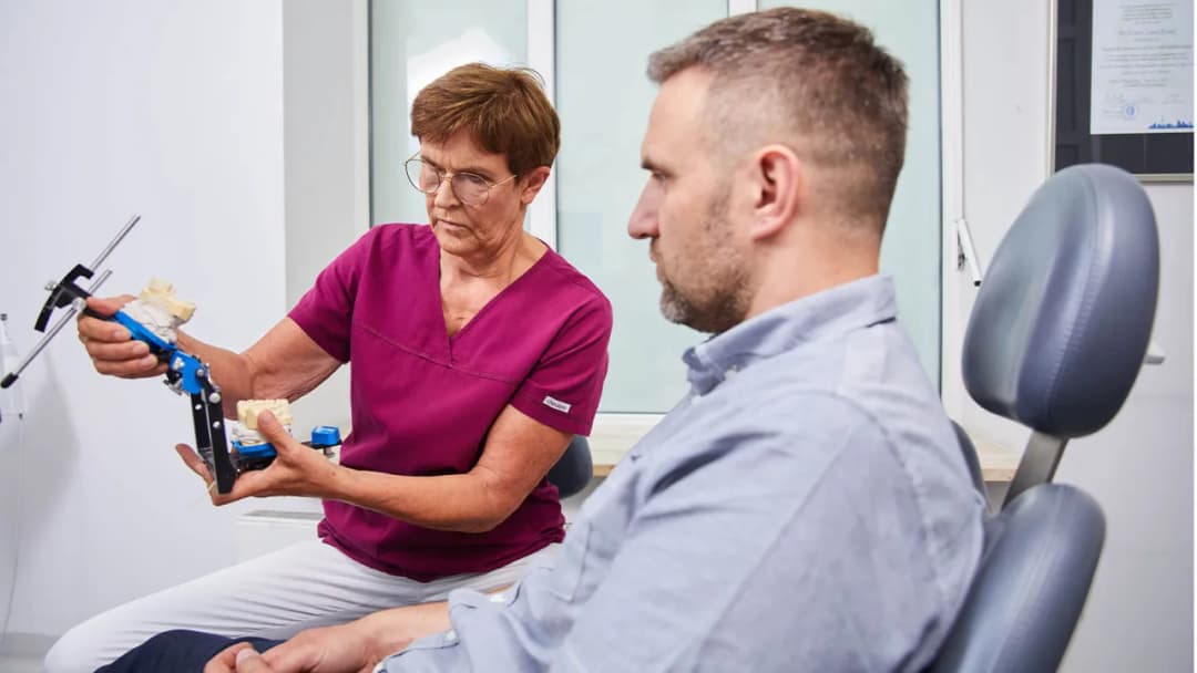 Kto zakłada aparat na zęby? Dowiedz się, kto jest specjalistą