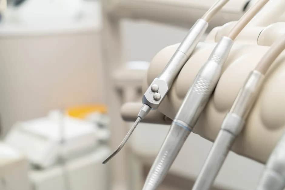 Ile kosztuje znieczulenie u dentysty na NFZ? Sprawdź, to za darmo!