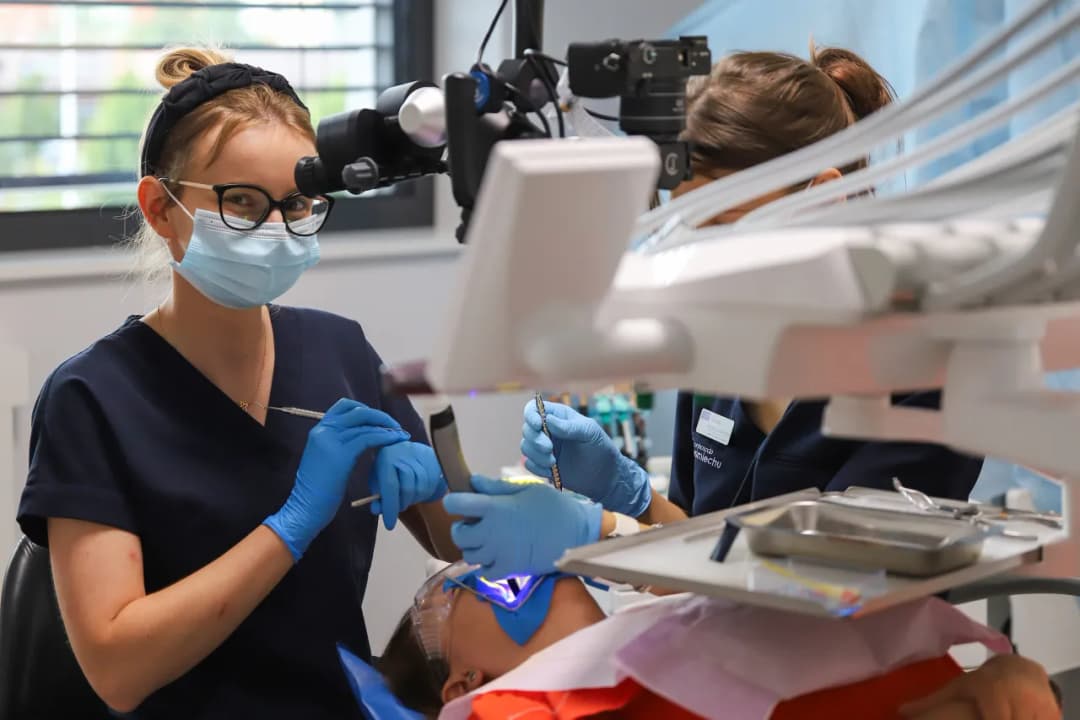 Ile czasu po dentyście nie można jeść? Uniknij nieprzyjemności!